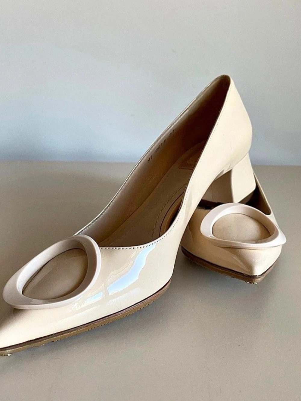 Christian Dior patent leather Pumps in White EU 37